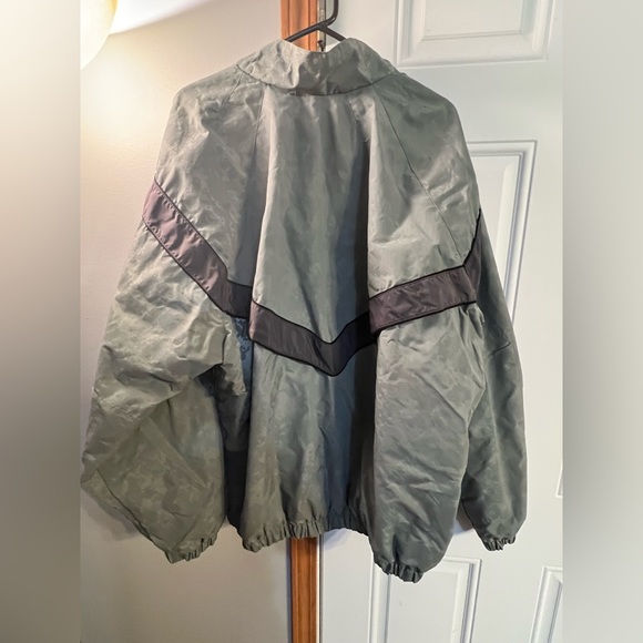 Army light weight rain coat. - Picture 2 of 5